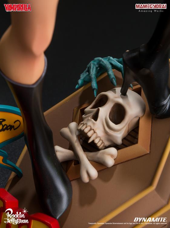 Dynamite vs. Rockin' Jelly Bean Super Mixture Model Vol.3 Vampirella Gallery Image 13