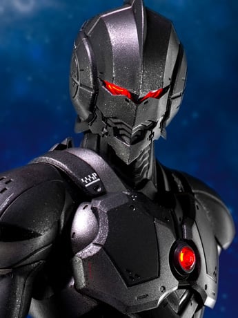 Ultraman Suit (Stealth Version) 1/6 Scale Collectible Figure Gallery Image 2