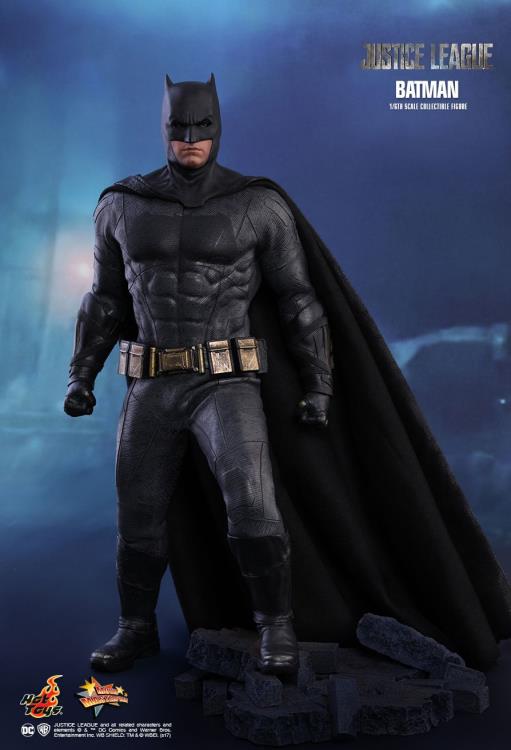 Justice League MMS455 Batman 1/6th Scale Collectible Figure Gallery Image 3