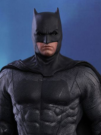 Justice League MMS455 Batman 1/6th Scale Collectible Figure Gallery Image 2