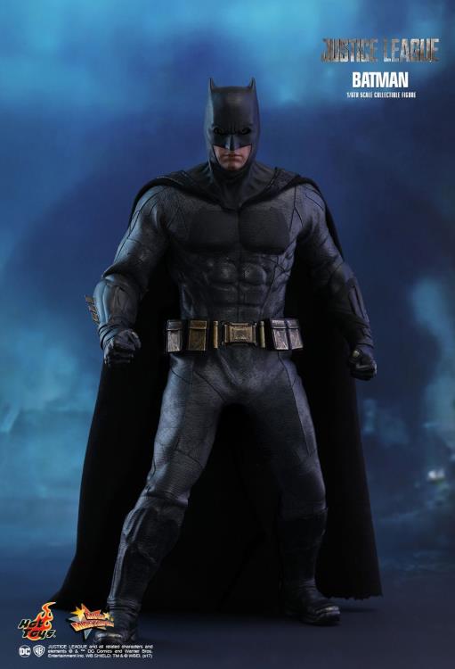 Justice League MMS455 Batman 1/6th Scale Collectible Figure Gallery Image 5