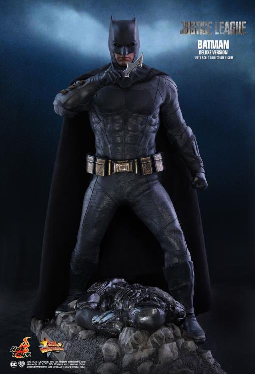 Justice League MMS456 Batman (Deluxe) 1/6th Scale Collectible Figure Gallery Image 3