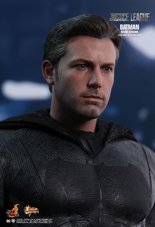 Justice League MMS456 Batman (Deluxe) 1/6th Scale Collectible Figure Gallery Image 12