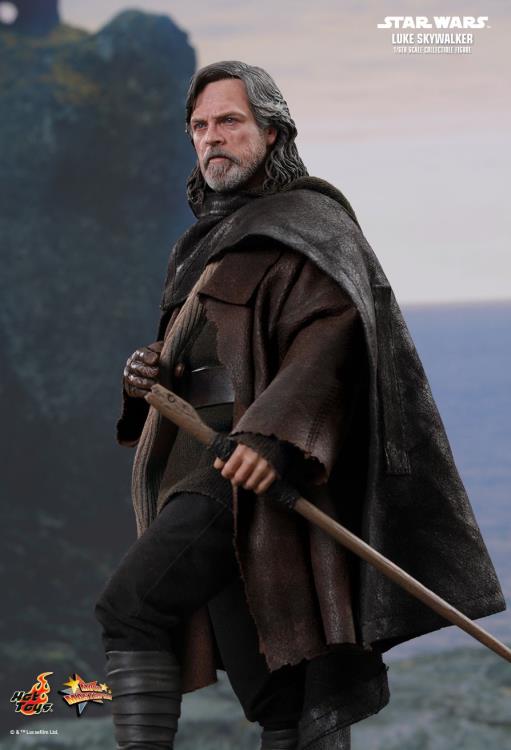 Star Wars: The Last Jedi MMS457 Luke Skywalker 1/6th Scale Collectible Figure Gallery Image 4