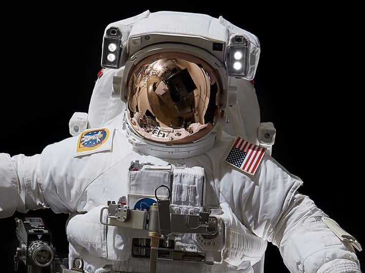 The Real Astronaut (ISS EMU ver.) 1/4 Scale Statue Gallery Image 1