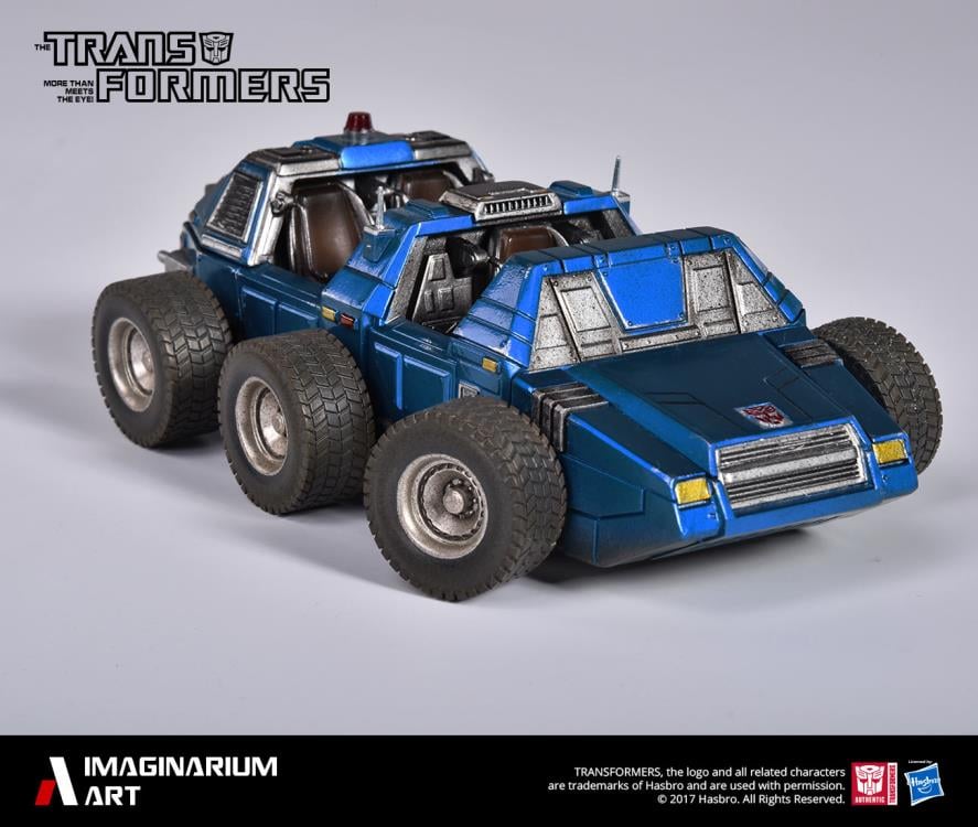 Transformers Generation 1 Optimus Prime Limited Edition Statue Gallery Image 13