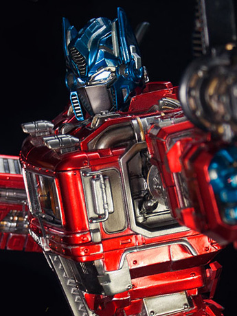 Transformers Generation 1 Optimus Prime Limited Edition Statue Gallery Image 2