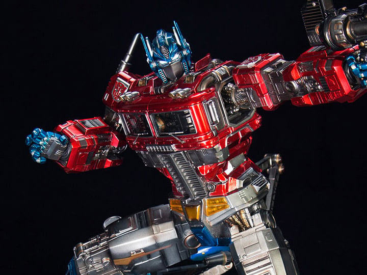 Transformers Generation 1 Optimus Prime Limited Edition Statue Gallery Image 1