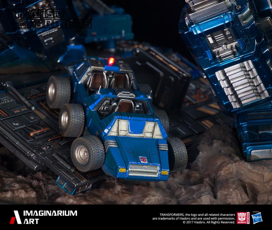 Transformers Generation 1 Optimus Prime Limited Edition Statue Gallery Image 9
