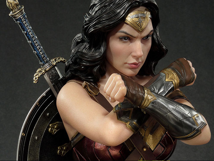 Justice League Wonder Woman Premium Bust Gallery Image 1