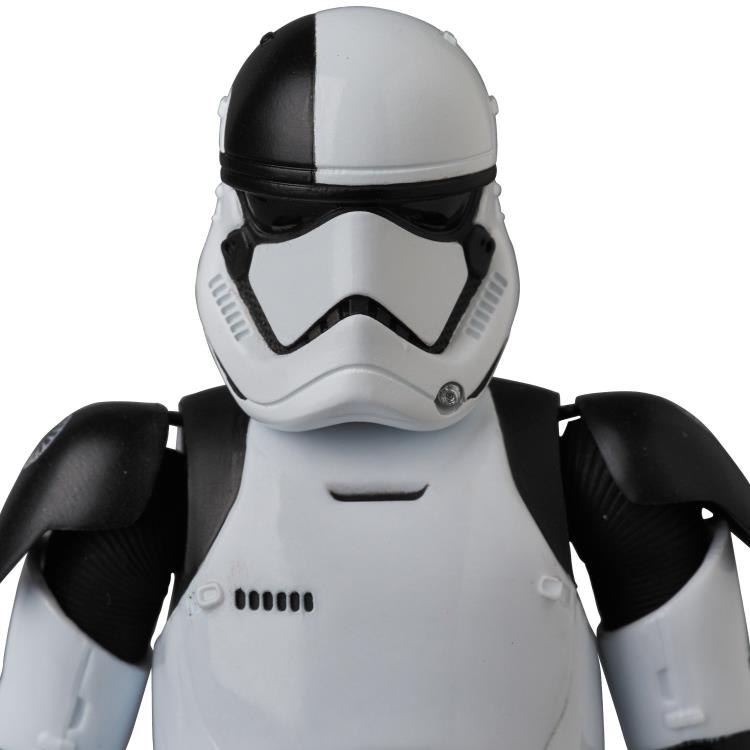 Star Wars: The Last Jedi MAFEX No.069 First Order Stormtrooper Executioner Action Figure Gallery Image 8
