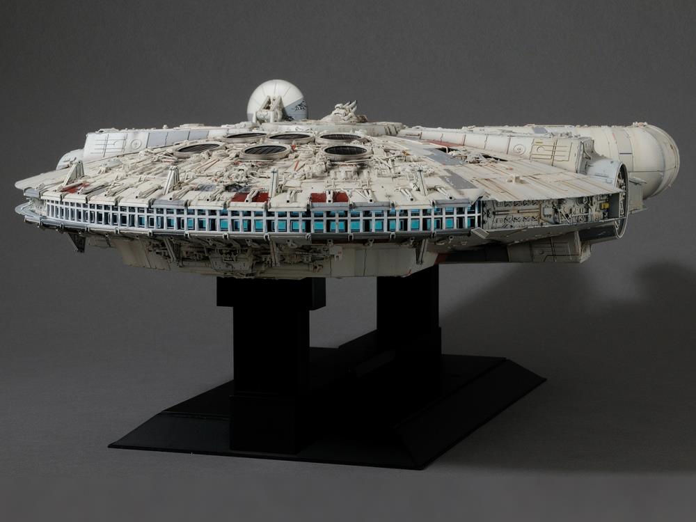 Bandai Perfect Grade 1/72 Millennium Falcon Model Kit