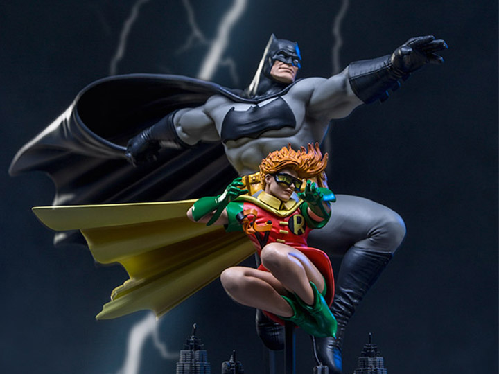 The Dark Knight Returns Batman & Robin (Frank Miller Edition) 1/10 Art Scale Statue Gallery Image 1