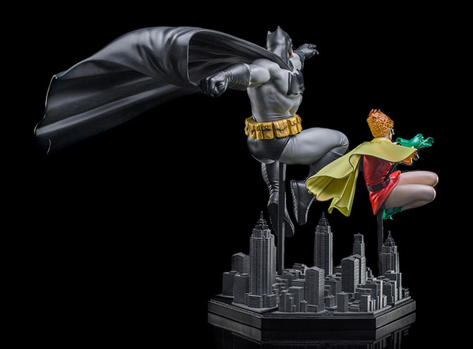 The Dark Knight Returns Batman & Robin (Frank Miller Edition) 1/10 Art Scale Statue Gallery Image 4