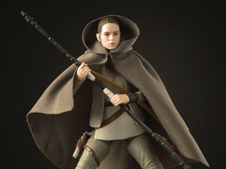 Star Wars: The Black Series 6" Rey Island Journey (The Last Jedi) Gallery Image 1