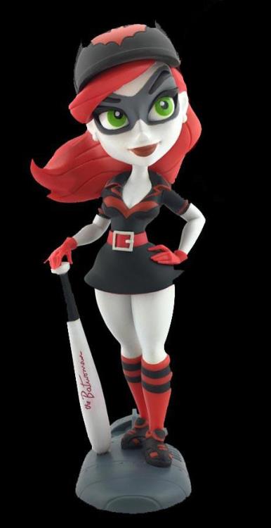 DC Bombshells Batwoman (Noir Edition) Vinyl Figure Gallery Image 3