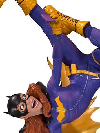 Cover Girls of the DC Universe Batgirl Statue (Joelle Jones) Gallery Image 2