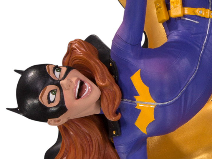 Cover Girls of the DC Universe Batgirl Statue (Joelle Jones) Gallery Image 1