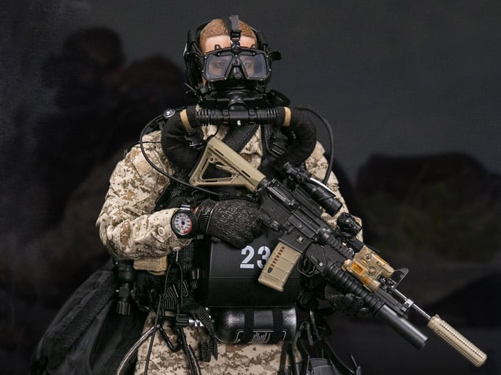 Marine Force Recon Combat Diver (Desert MARPAT Ver.) 1/6 Scale Figure