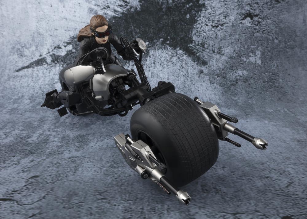 The Dark Knight Rises S.H.Figuarts Catwoman Action Figure Gallery Image 9