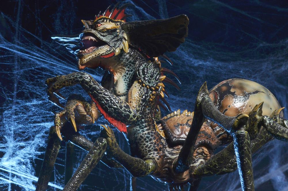 Gremlins 2: The New Batch Spider Gremlin Deluxe Figure Gallery Image 4