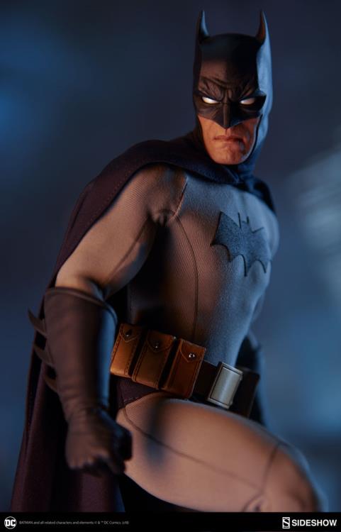 DC Comics Batman 1/6 Scale Figure (2nd Edition) Gallery Image 12