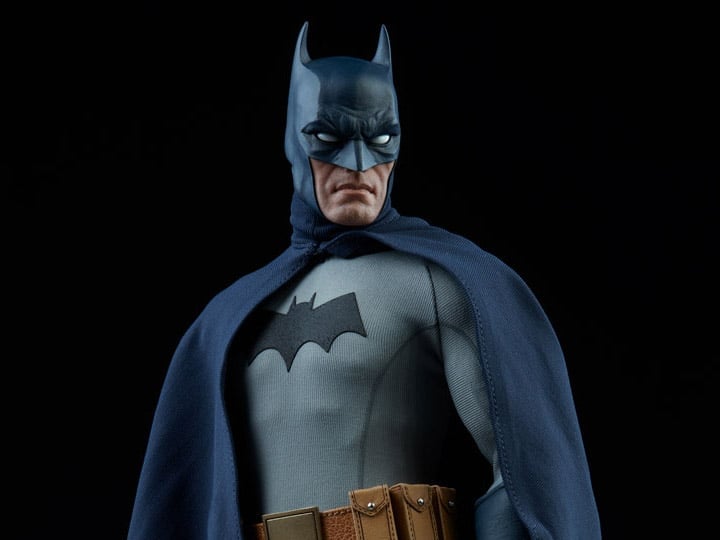 DC Comics Batman 1/6 Scale Figure (2nd Edition) Gallery Image 1