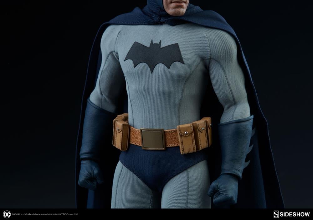 DC Comics Batman 1/6 Scale Figure (2nd Edition) Gallery Image 9