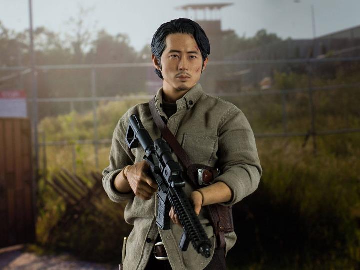 The Walking Dead Glenn Rhee (Deluxe) 1/6 Scale Figure Gallery Image 1