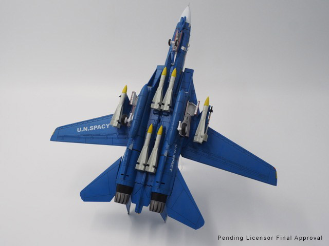 Robotech F-14 U.N. Spacy Max Type 1/72 Scale Collectible Model Gallery Image 4