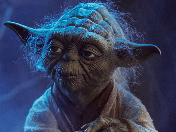 Star Wars Legendary Scale Yoda (Empire Strikes Back) Figure Gallery Image 1