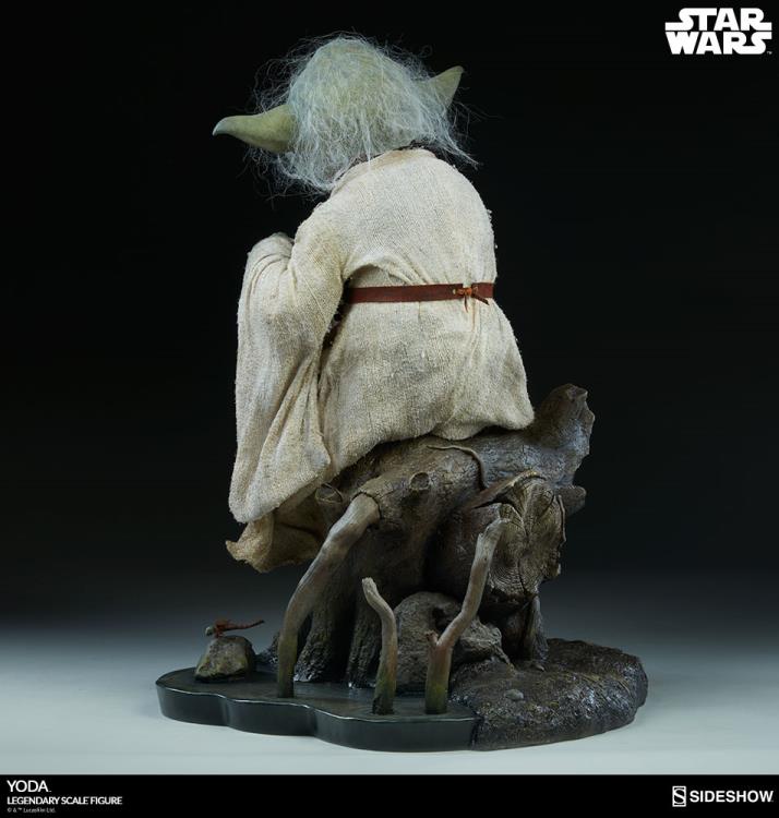 Star Wars Legendary Scale Yoda (Empire Strikes Back) Figure Gallery Image 4