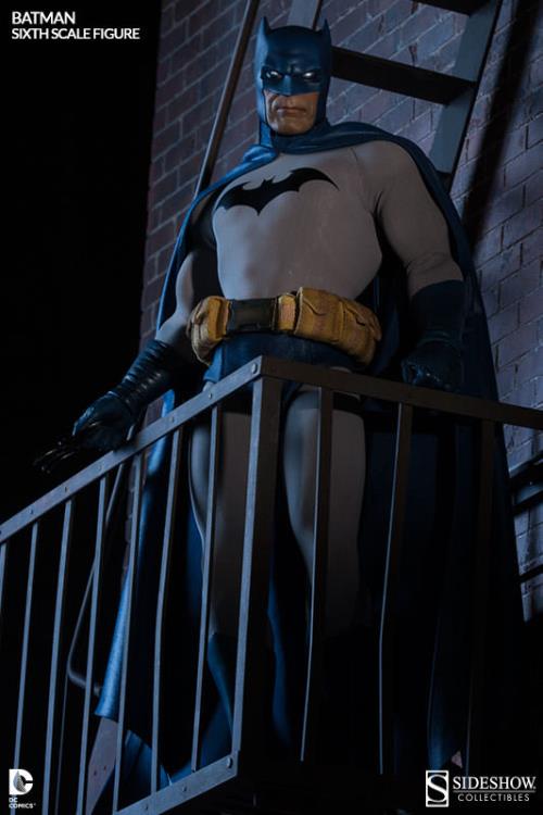 DC Comics Batman 1/6th Scale Figure Gallery Image 5