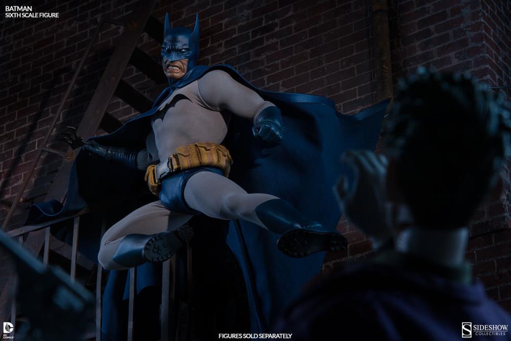 DC Comics Batman 1/6th Scale Figure Gallery Image 6
