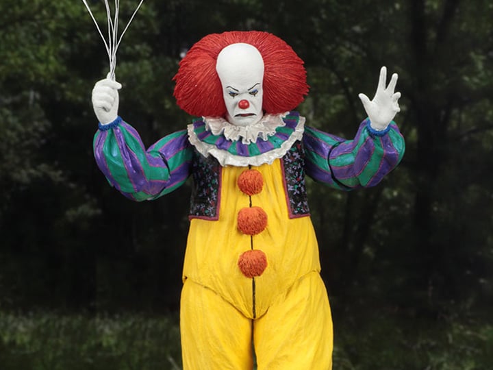 IT (1990) Ultimate Pennywise Figure Gallery Image 1