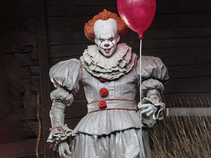 IT (2017) Ultimate Pennywise Figure Gallery Image 1