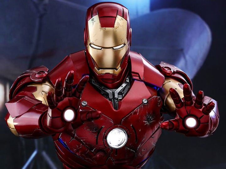 Iron Man QS012 Mark III (Deluxe) 1/4th Scale Collectible Figure Gallery Image 1