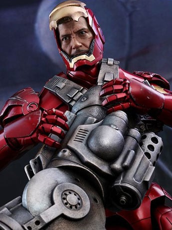 Iron Man QS012 Mark III (Deluxe) 1/4th Scale Collectible Figure Gallery Image 2