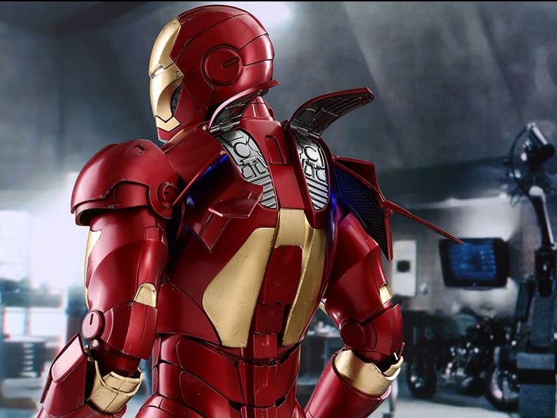 Iron Man QS011 Mark III 1/4th Scale Collectible Figure Gallery Image 11