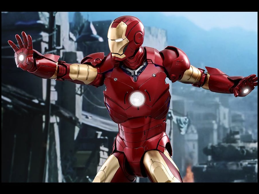 Iron Man QS011 Mark III 1/4th Scale Collectible Figure Gallery Image 7