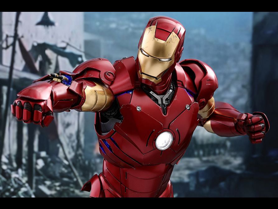 Iron Man QS011 Mark III 1/4th Scale Collectible Figure Gallery Image 9