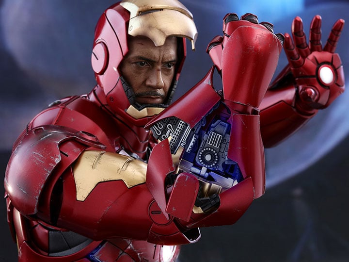 Iron Man QS011 Mark III 1/4th Scale Collectible Figure Gallery Image 1