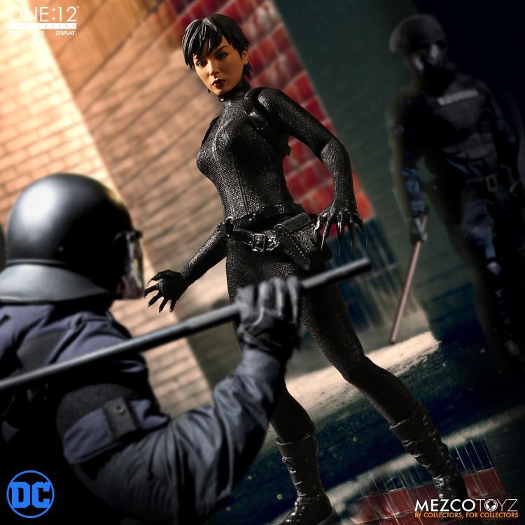 DC Comics One:12 Collective Catwoman Gallery Image 6