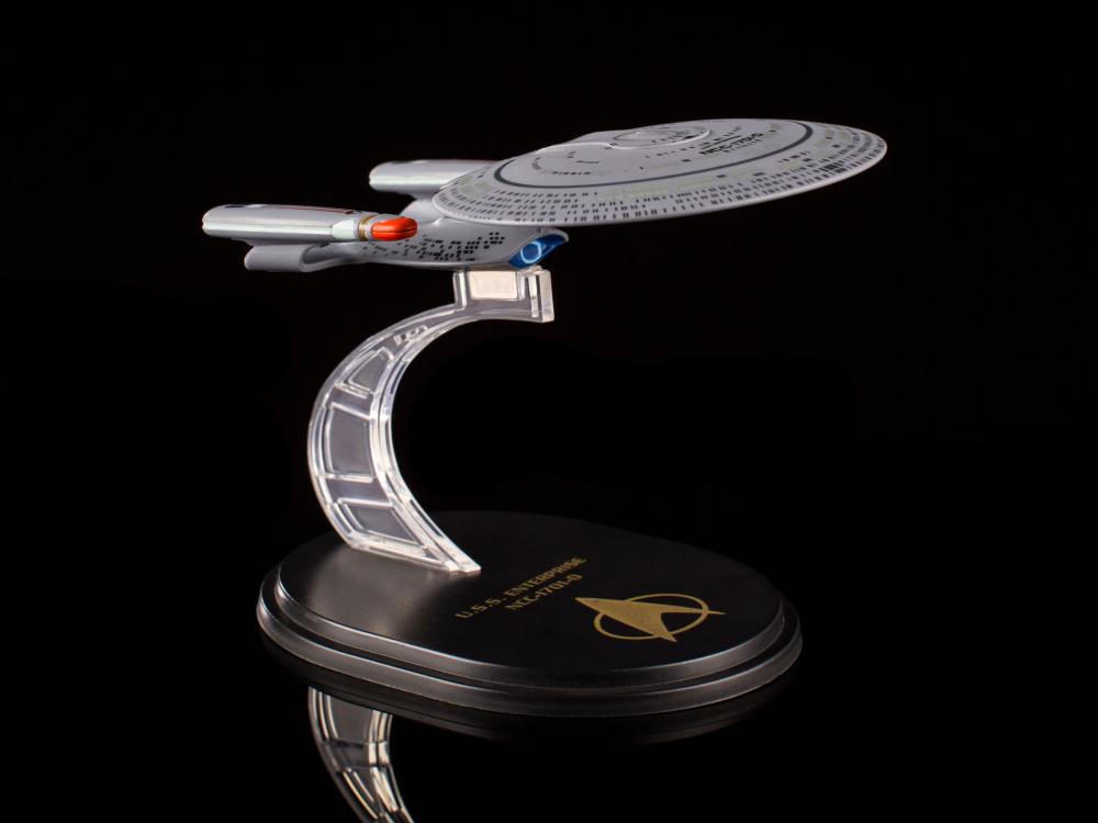 Star Trek: The Next Generation Mini Master U.S.S. Enterprise NCC-1701-D Replica Gallery Image 7