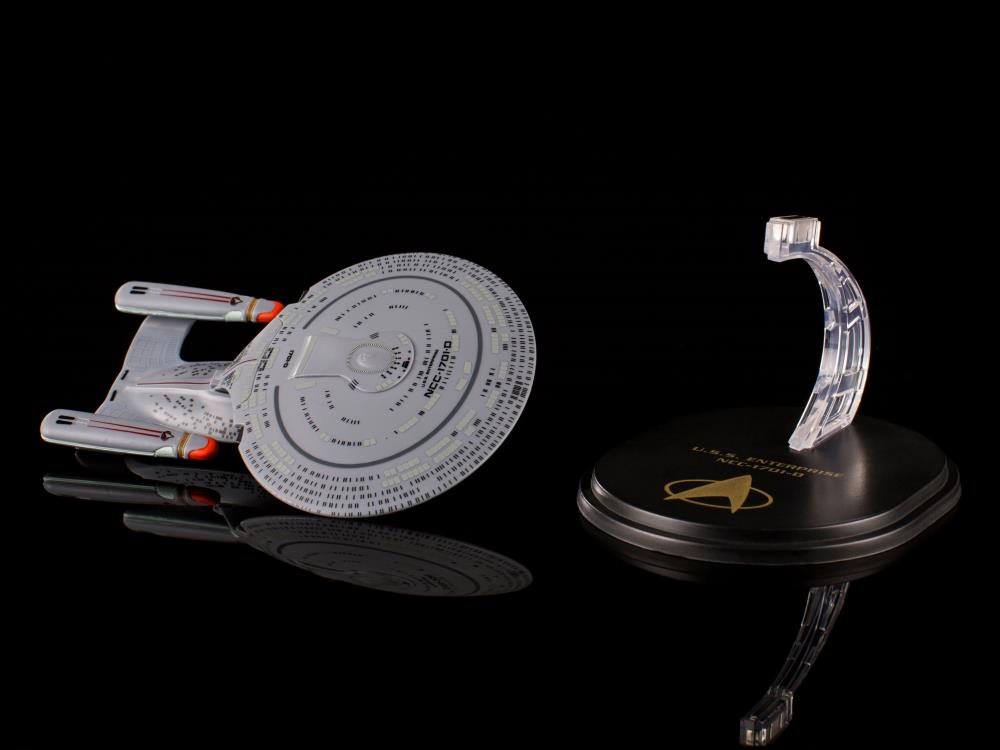 Star Trek: The Next Generation Mini Master U.S.S. Enterprise NCC-1701-D Replica Gallery Image 8