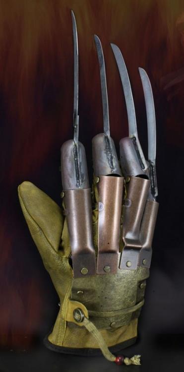 A Nightmare on Elm Street Freddy Krueger Glove Prop Replica Gallery Image 4