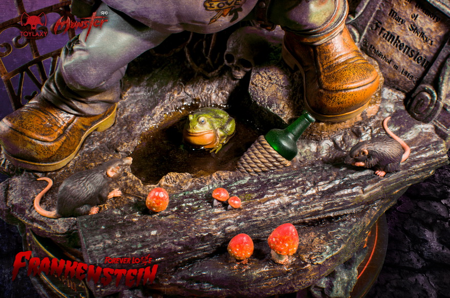 Monster Frankenstein Forever Love Statue Gallery Image 13