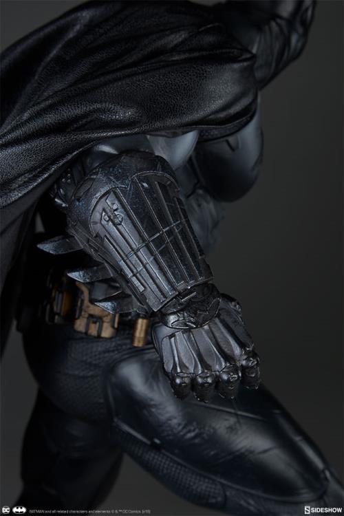 DC Comics Premium Format Batman (Arkham Cemetery) Gallery Image 17