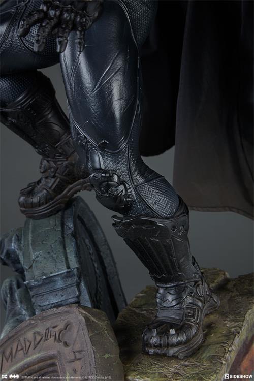 DC Comics Premium Format Batman (Arkham Cemetery) Gallery Image 18
