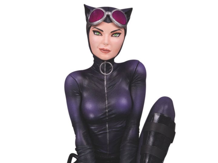 Cover Girls of the DC Universe Catwoman Limited Edition Statue (Joelle Jones) Gallery Image 1